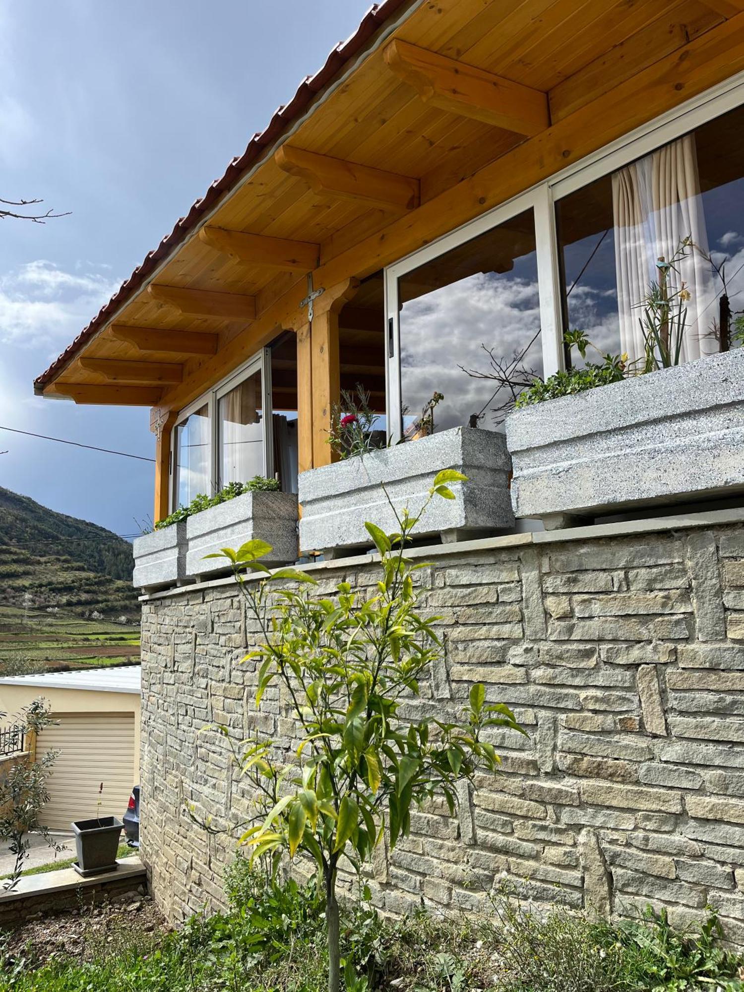 Canyon's House * Zhaban